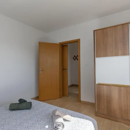 Beach Front Apartment In Njivice With Wifi Apartment Njivice