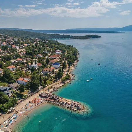 Beach Front Apartment In Njivice With Wifi