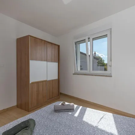 Beach Front Apartment In Njivice With Wifi Apartment *