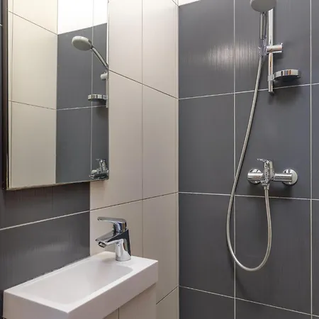 Beach Front Apartment In Njivice With Wifi
