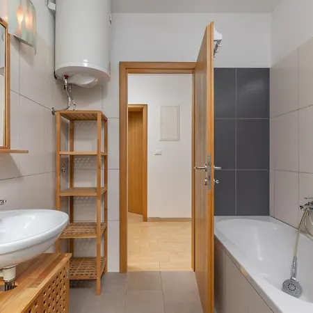 Beach Front Apartment In Njivice With Wifi Lejlighed Njivice