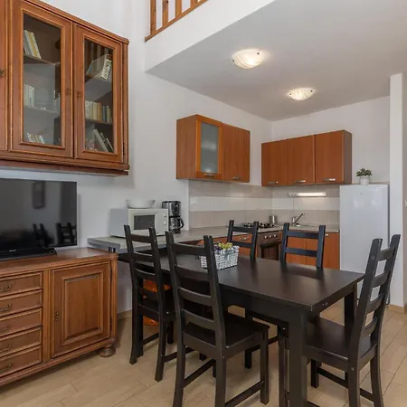 Appartement Gorgeous In With Wifi Njivice